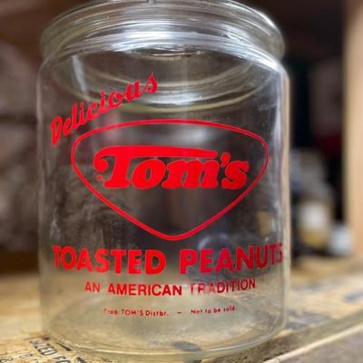 Vintage Tomâ€™s Toasted Peanuts Glass Jar Clear Lid Red Handle Counter Display