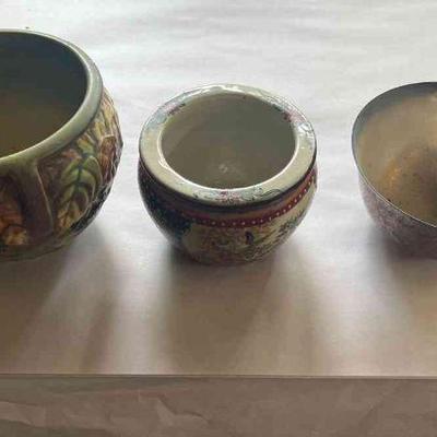 PFG131 Two Pots And A Bowl