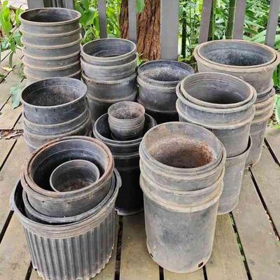 PFG033 - Black Plastic Planter Pots (50+)