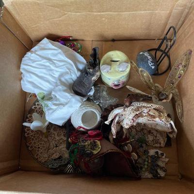 PFG130- Mystery Lot Of Trinkets 