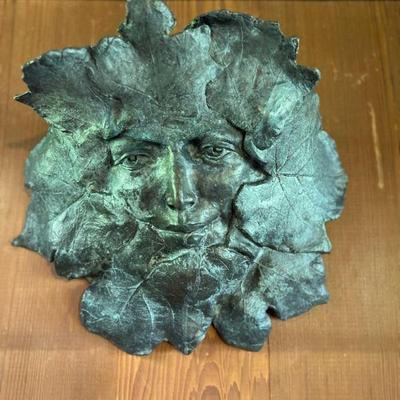 PFG099- Leaf Face Hanging Wall Plaque