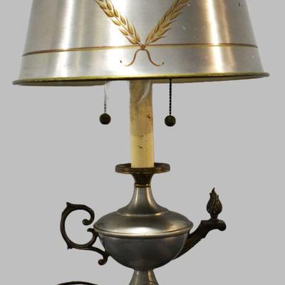 antique / vintage Aladdin's Lamp table lamp