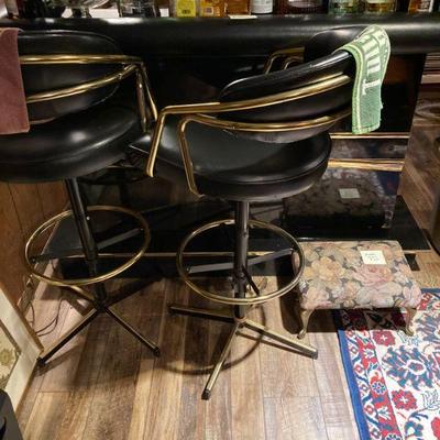 Bar and 2 bar stools