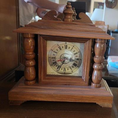 Mantel clock