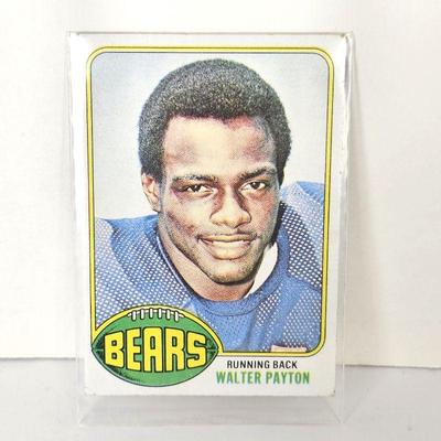 Chicago Cubs Walter Payton Topps Rookie Card #148 (Not Graded) but in Very Good Condition - w/ Hard Plastic Case
