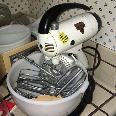 Sunbeam Mixmaster with MANY attachments