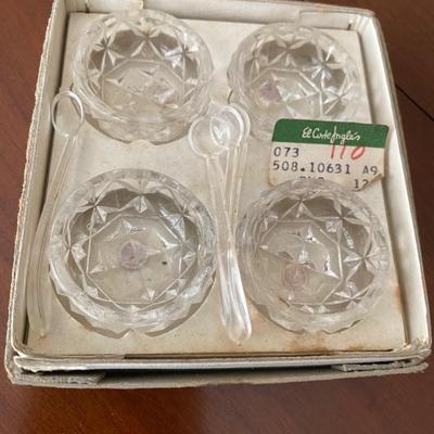 Crystal
Salt cellar set