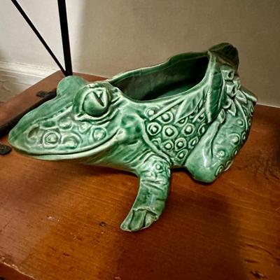 Vintage frog planter 