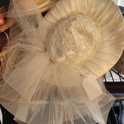 Pretty bridal hat with pearls