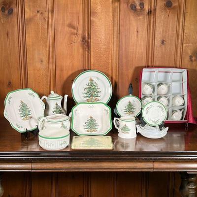 SPODE CHRISTMAS DISH SET | Includes: 8 teacups and saucers, 8 dinner plates, 8 small plates, various large serving dishes, coffee and...