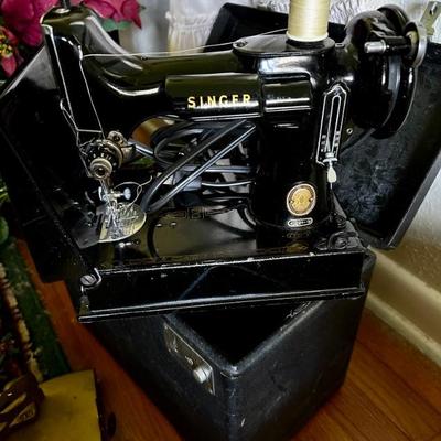 Singer featherweight with case