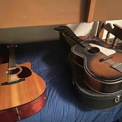 Vintage acoustic guitars 