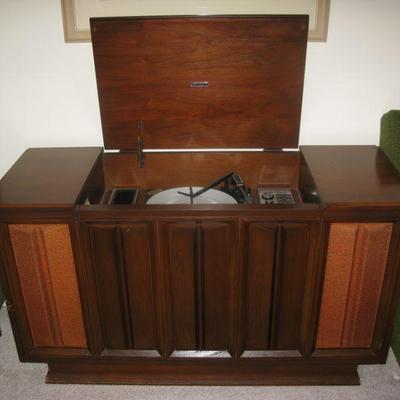 stereo console , Zenith  works           
           buy it now $ 100.00