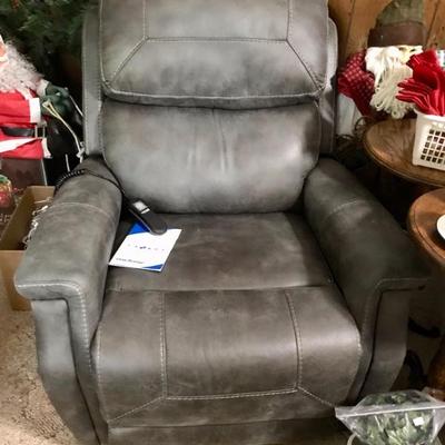 new LazBoy large leather recliner $350