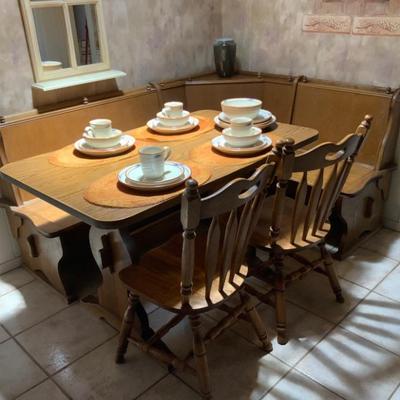 Corner breakfast nook