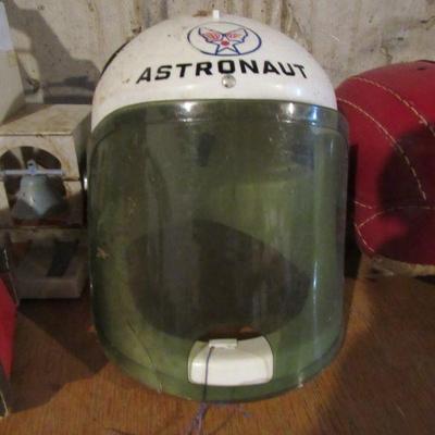 astornaut helmet 
