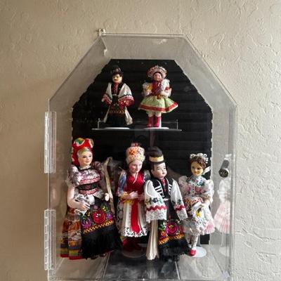 Display case and dolls