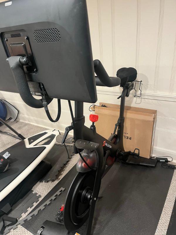 Peloton and Mirror and More by Fixed 2 Move | EstateSales.org