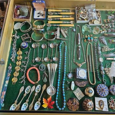 10K, 14K, 18K gold, sterling silver, designer costume jewelry, watches & more.