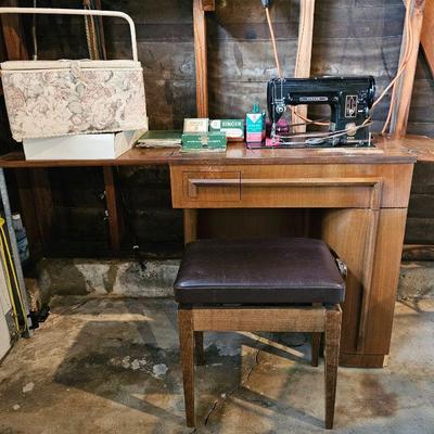 Vintage Singer Sewing Machine In Cabinet.