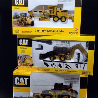 Lot 018-MT: CAT Die-cast Work Equipment Trio #1

Features:
â€¢	CAT Diecast 140H Motor Grader, 55030
â€¢	CAT Diecast 420D IT Backhoe...