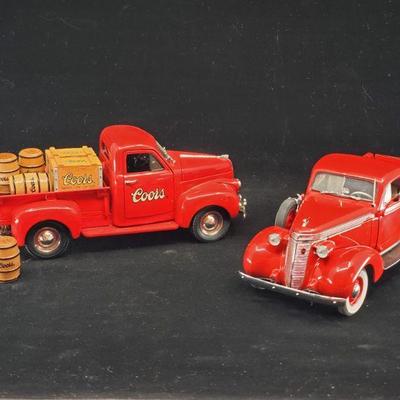 Lot 024-MT: A Die-cast Studebaker Pair

Features:
â€¢	ERTL Diecast Coors 1947 Studebaker M5 Coupe Express Pickup with 4 Coors Barrels and...