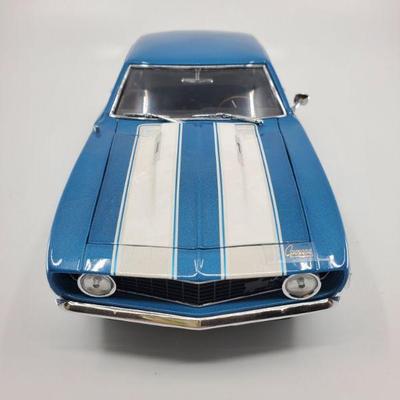 Lot 004-MT:  1969 Chevy Camaro Z28 Die-cast

Features:
â€¢	Creative Masters 0442

Manufacturer: Revell
Mfg. Year: 1995
Scale: 1:20...
