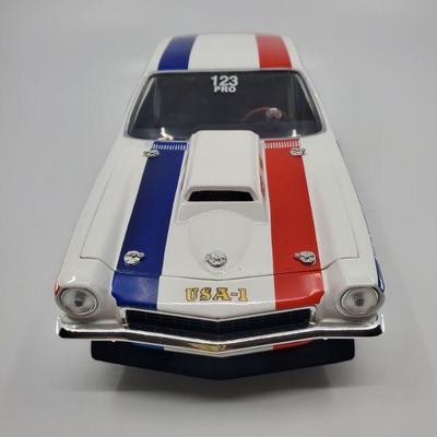 Lot 002-MT: 1972 Bruce Larson USA-1 Vega Die-cast

Features:
â€¢	#9 out of 1008

Manufacturer: ERTL
Mfg. Year: N/A
Scale: 1:25
Country of...