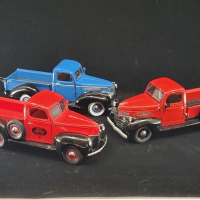 Lot 027-MT: Die-cast Pickups of the 40s

Features:
â€¢	Diecast 1940 Ford Sales and Service Pickup
â€¢	Diecast 1941 Chevrolet Pickup
â€¢...