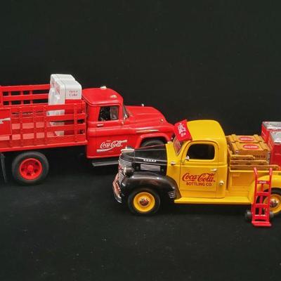 Lot 044-MT: Coca-Cola Die-cast Duo #4

Features:
â€¢	Diecast 1957 Chevrolet 8400 Coke Brand Stake Truck with 2 Vending Machines and...