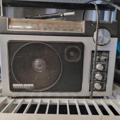 #4028 â€¢ Vintage Radio
