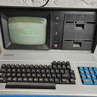 #2818 â€¢ Kaypro II Computer, Powers On
