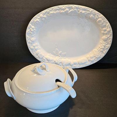 Crate and Barrel Soup/stew Tureen plus white Platter