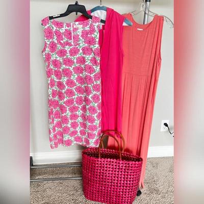 Clothing in sizes M-L