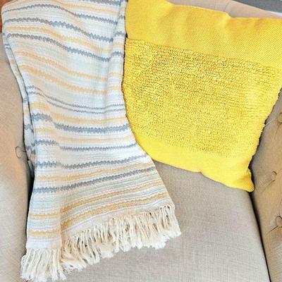Lot #25 - SOFT Thick Cotton Throw by Texteis Penedo (Portugal) 50