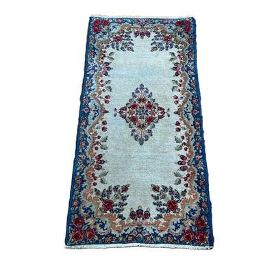 Small Ivory Rug | Ivory rug with blue border with floral decoration. - l. 50 x w. 22.5 in
