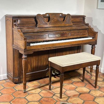Cable Imperial Piano | Piano in oak with bench. - l. 56.5 x w. 24 x h. 42 in
