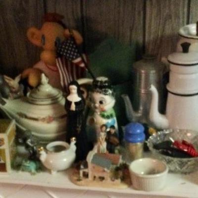Collectables, coffee pots, tea pots, kitch 
