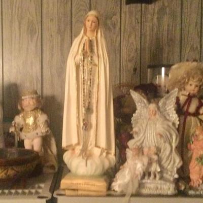 Pilgrim Virgin Mary statue