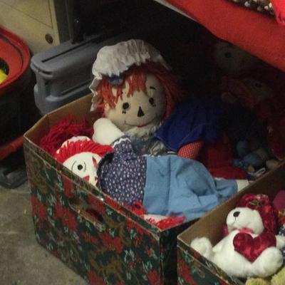 Box of Raggedy Ann dolls