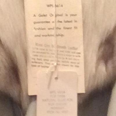 Tags on leather cosa