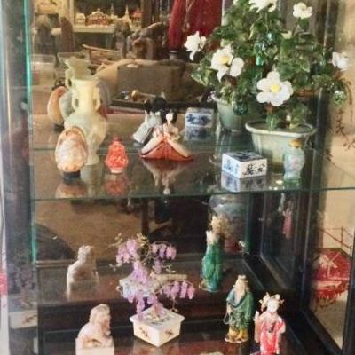 Oriental figurines and decorations