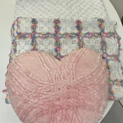 Chenille pillow, pillow covers & lace runner