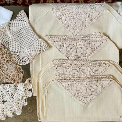 Linens & doilies