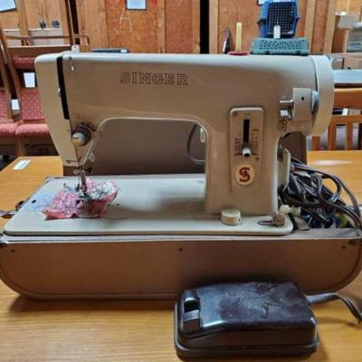 #2614 â€¢ Singer Sewing Machine With Hard Case
