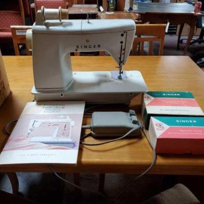 #2610 â€¢ Singer Sewing Machine
