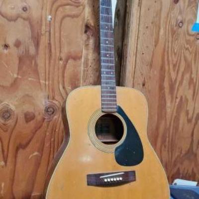 #2092 â€¢ Yamaha FG-160 Acoustic Guitar
