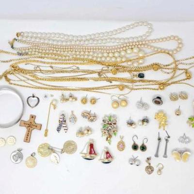 #618 â€¢ Costume Necklaces, Chains, Earrings, Pins & Bangle
