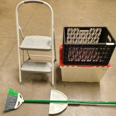 #4048 â€¢ Rubbermaid Step Ladder, Libman Broom and Dust Pan, and Crates
