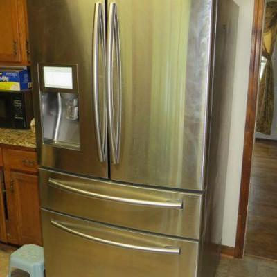 GREAT Samsnug Fridge - $850